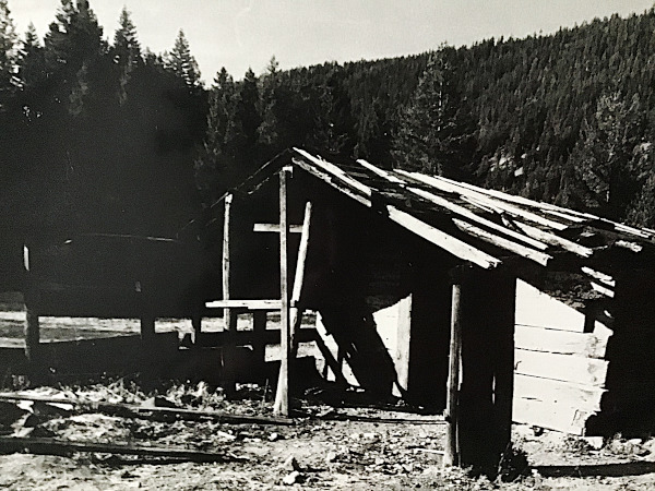 Entry to Coomes Cabin